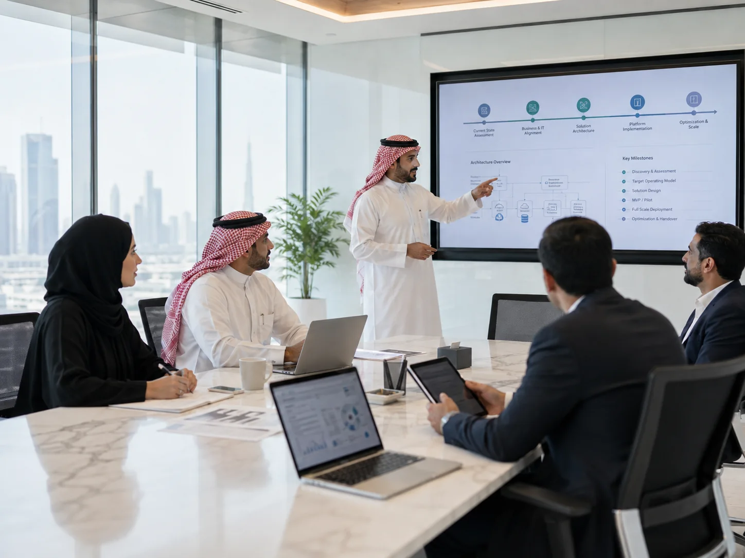مستشارون تقنيون سعوديون يعرضون خارطة هندسية